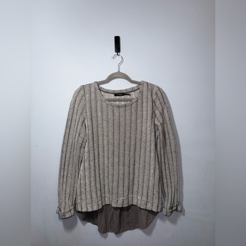 Blu pepper Women’s gray textured sweater with Long Back Layer size L GUC